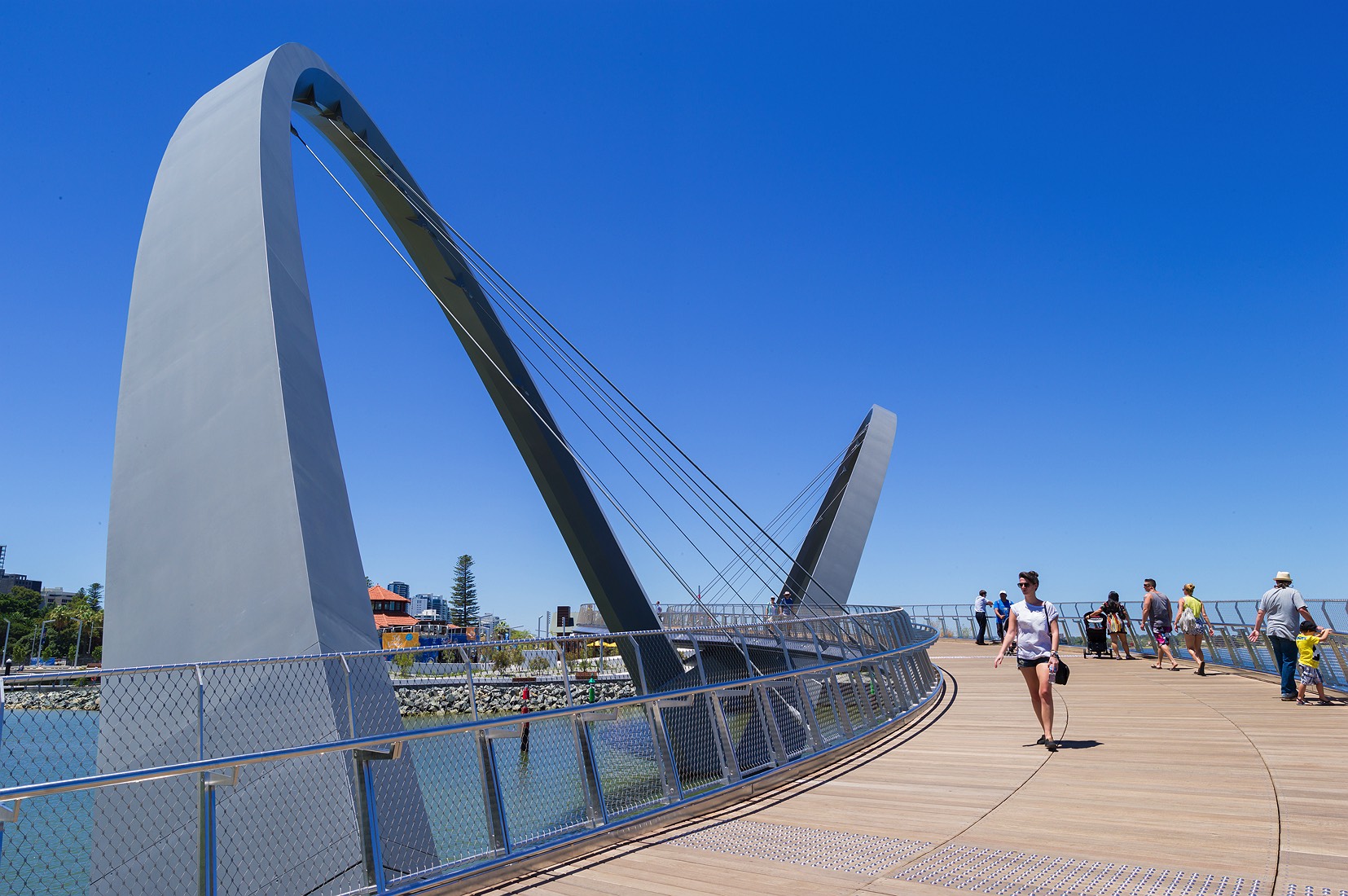 day-time-elizabeth-quay-perth_03