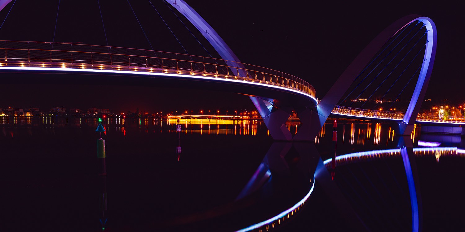 elizabeth-quay-bridge-night-rob-dose