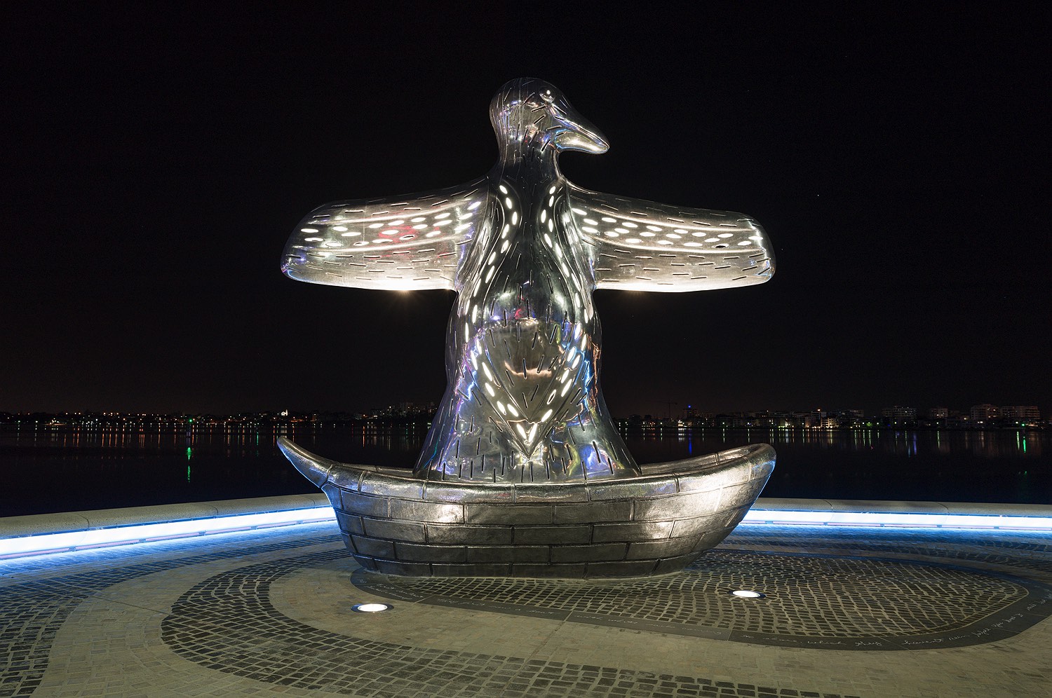 elizabeth-quay-first-contact-artwork-rob-dose