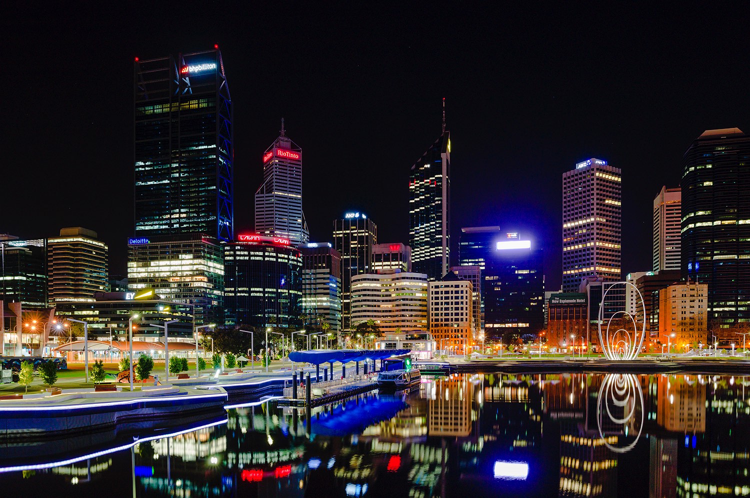 eqlizabeth-quay-busport-night-2016-rob-dose