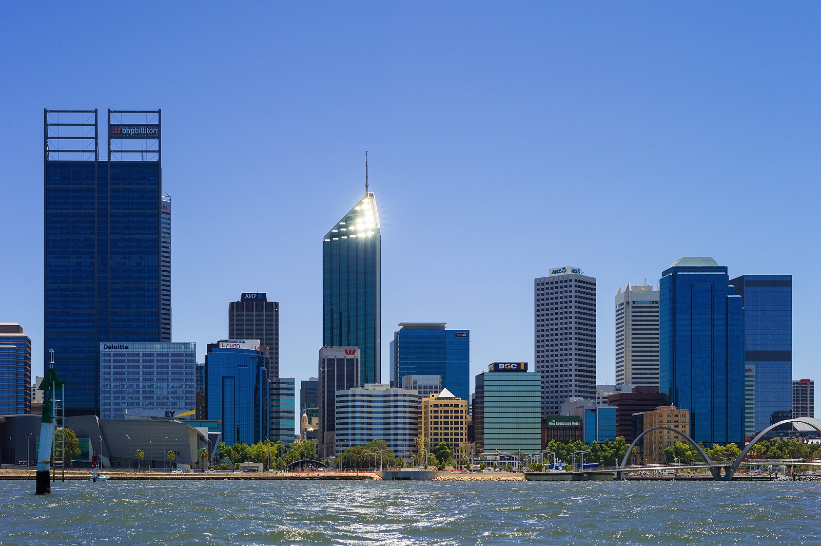 sun_reflecting_off_glass_tower