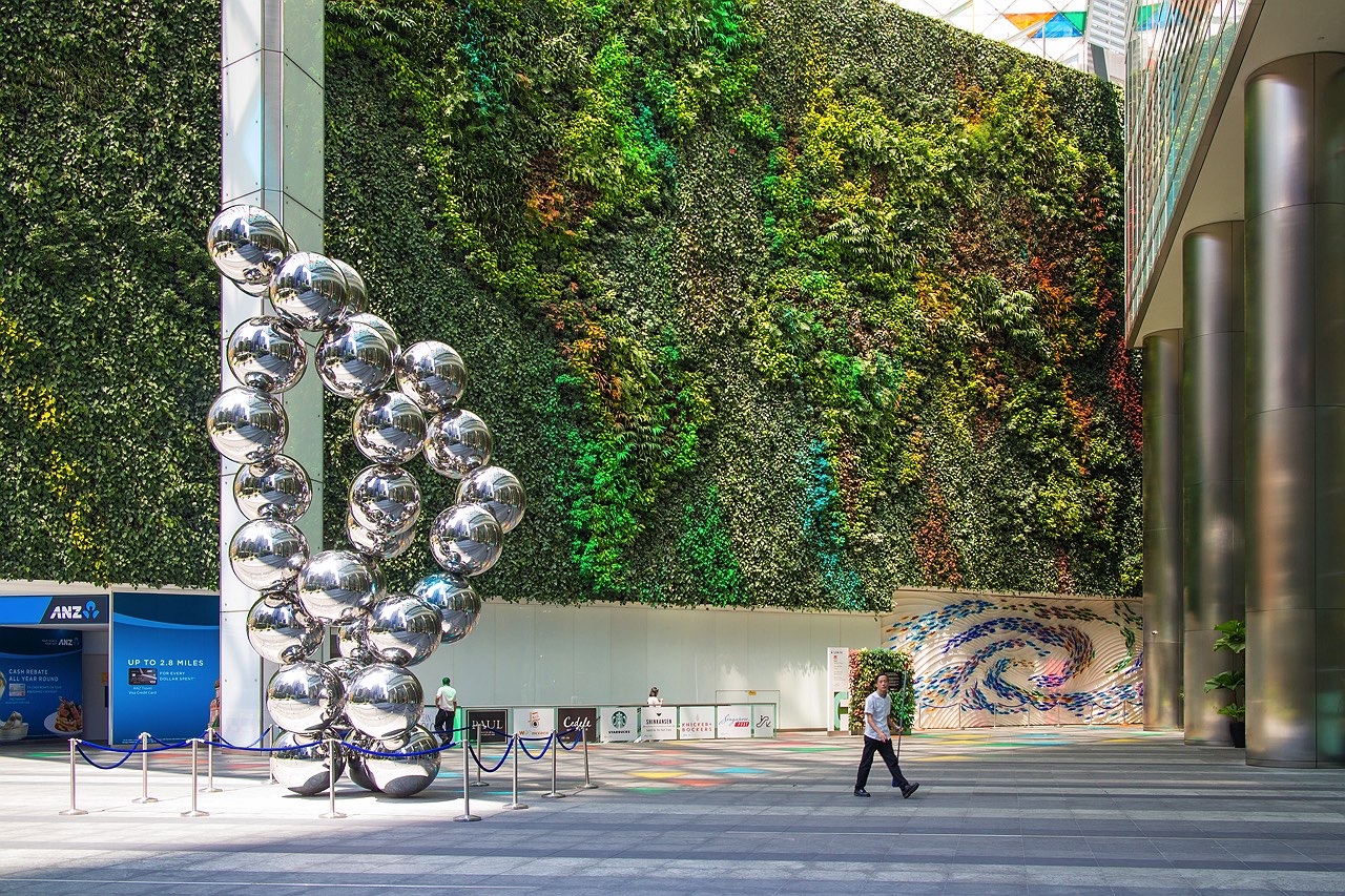 04_singapore-vertical-garden-living-wall